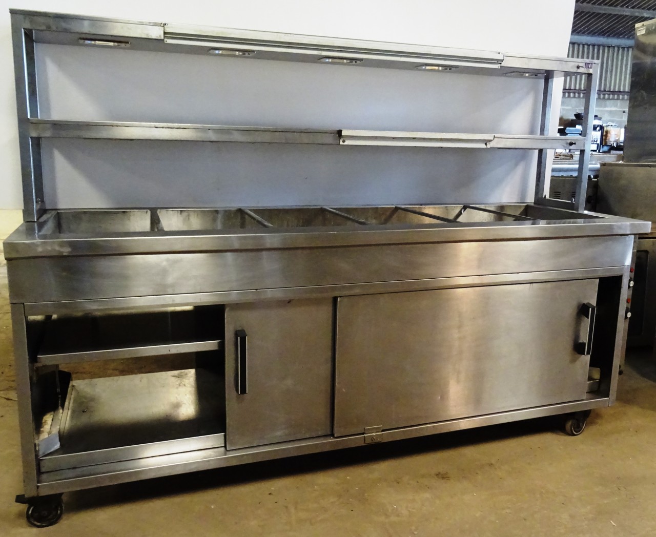 VICTOR 6 Well Heated Servery with Double Heated Gantry