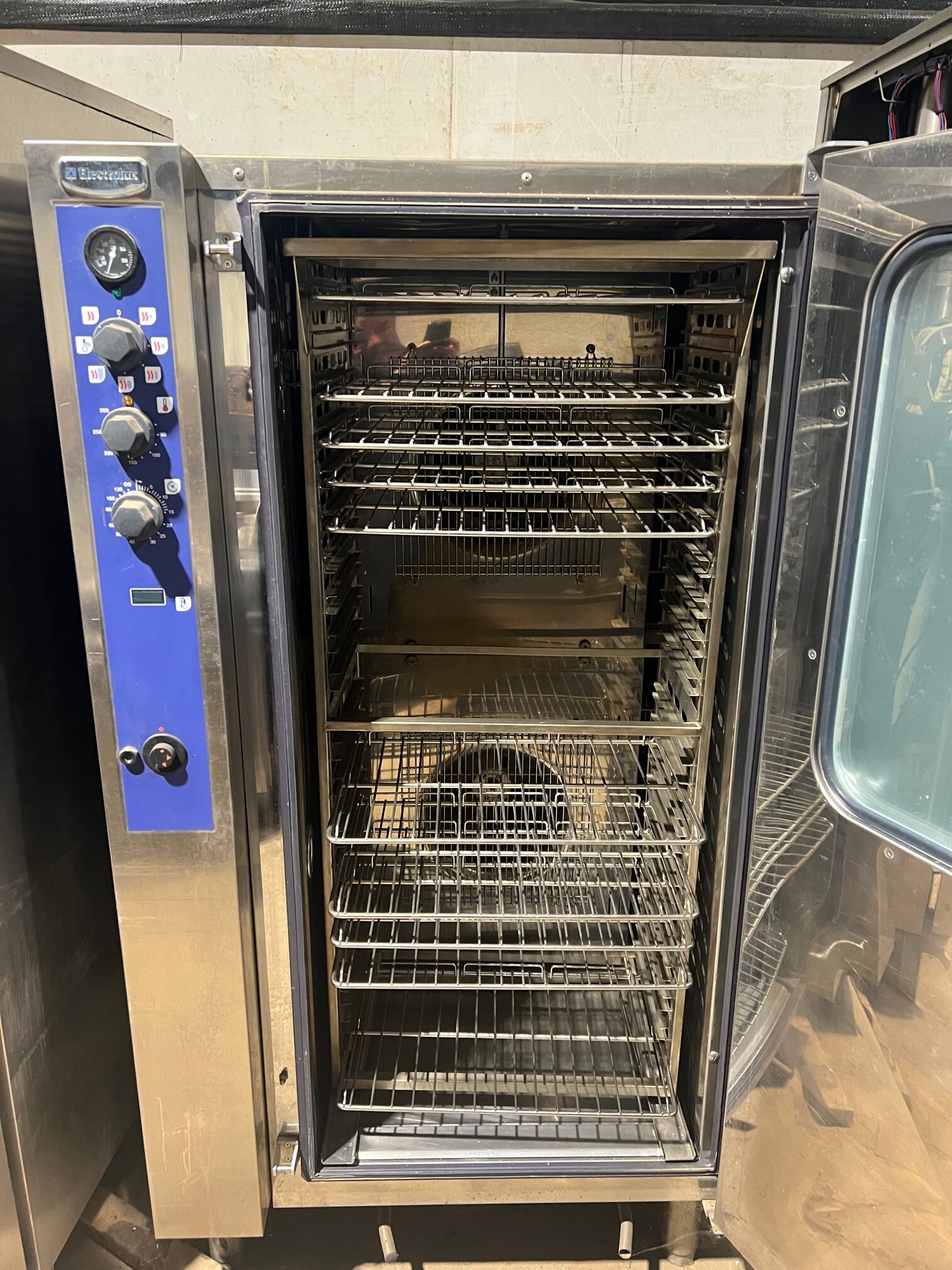 ELECTROLUX Crosswise 20 Grid Convection Oven with Humidity – CLEARANCE ITEM, Great Price.