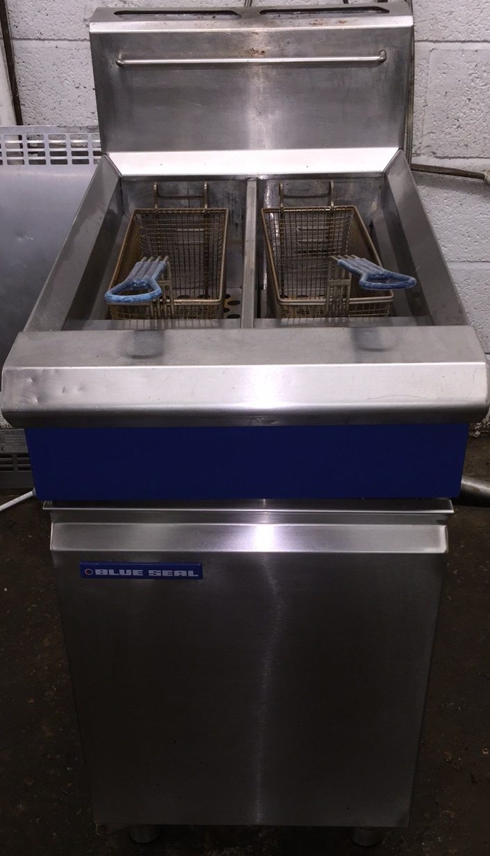 BLUE SEAL V Ray Twin Well Gas Fryer 1