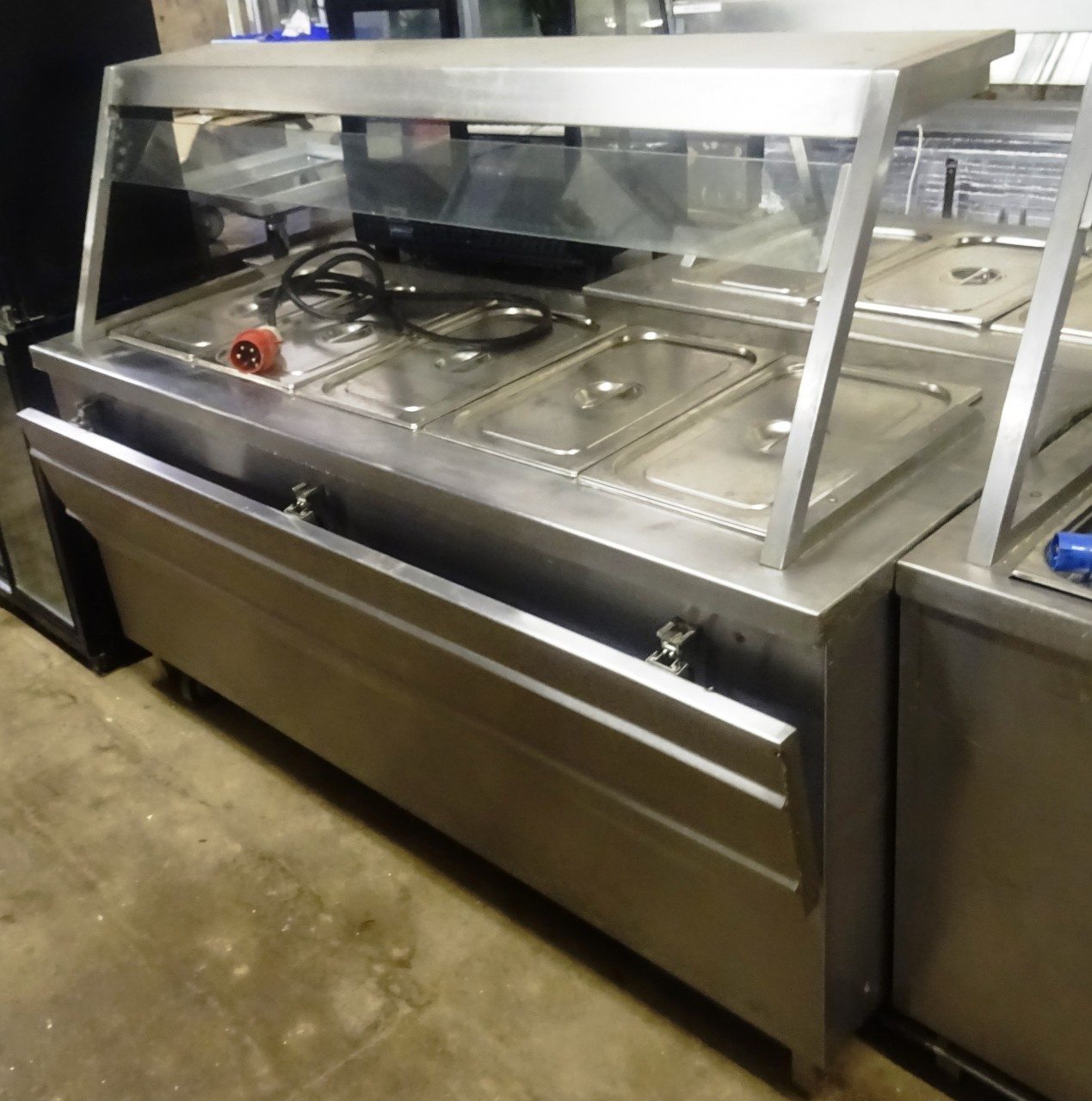 MOFFAT 5 Well Heated Servery with Fold-Down Tray Slide CLEARANCE ITEM 1
