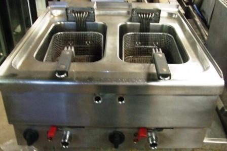 PARRY Table Top Twin Well 3 Phase Fryer 1