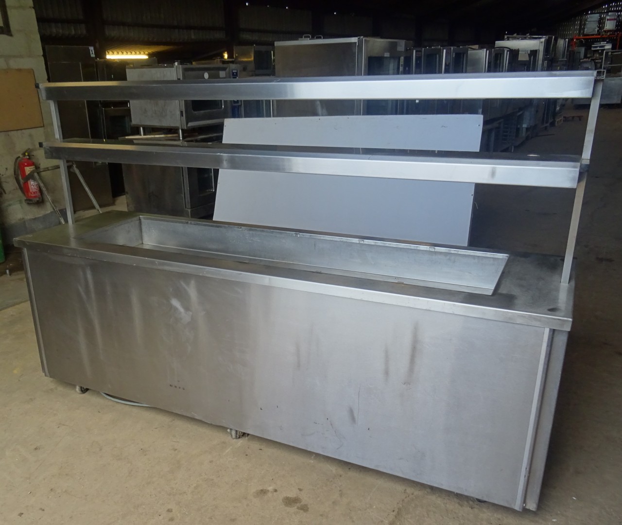 VICTOR 6 Well Servery With Double Gantry