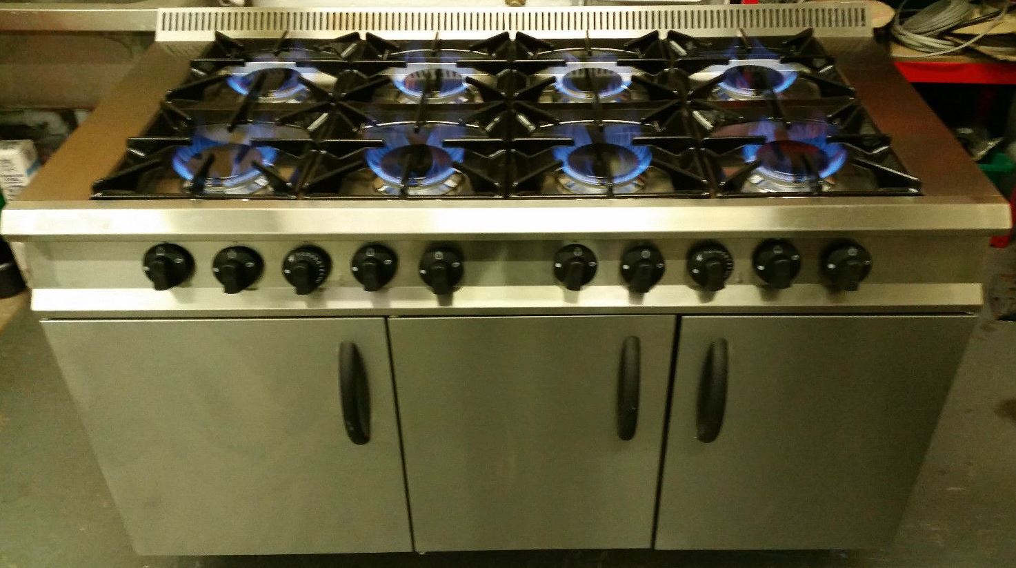 MOORWOOD VULCAN 8 Burner Gas Range with 2 Ovens