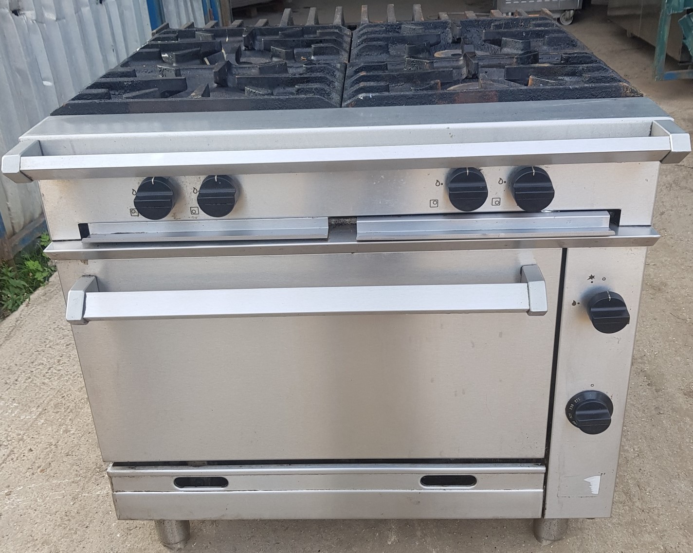 FALCON Chieftain 4 Burner Range with Oven