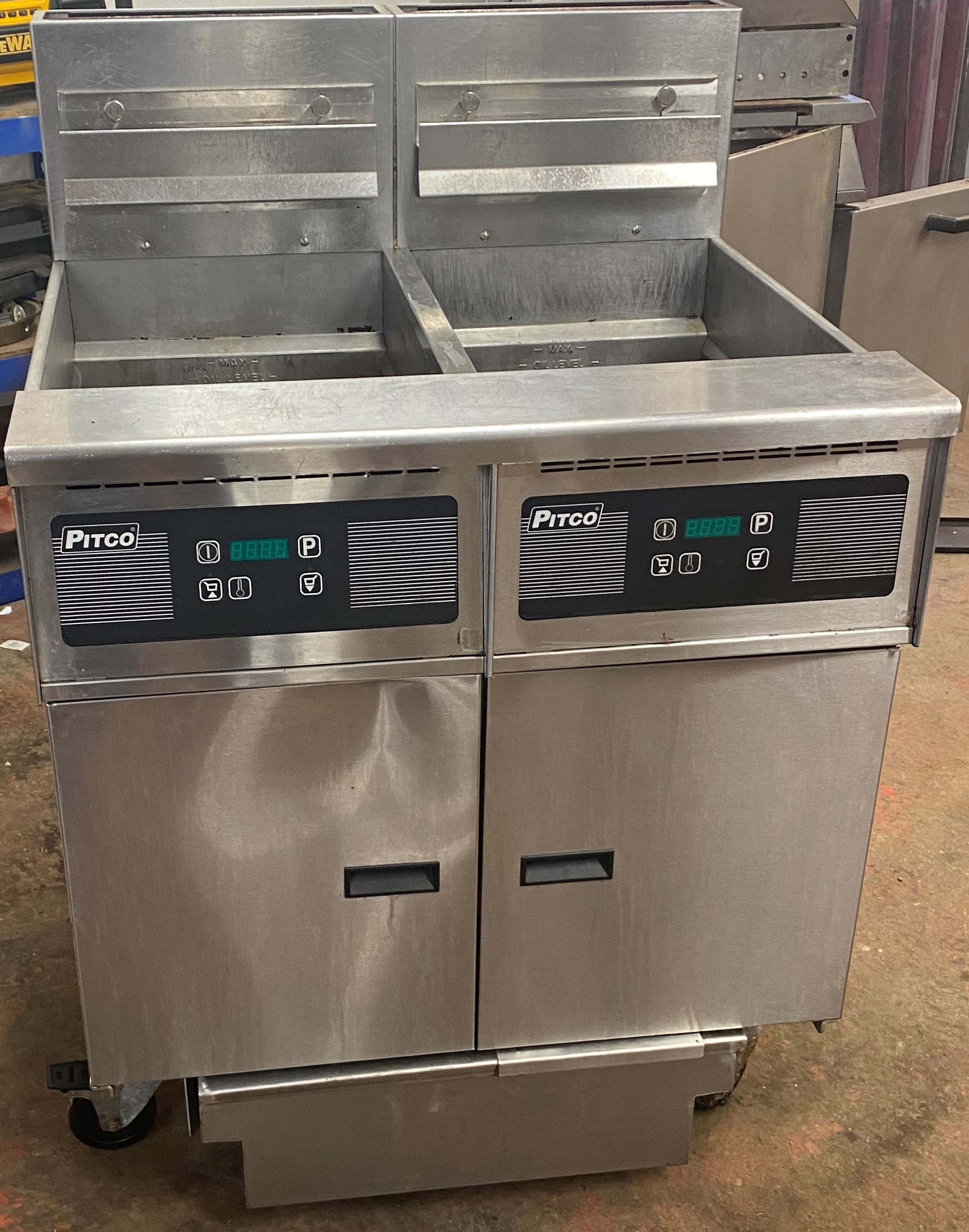 PITCO Solstice Twin Well Gas Fryer with Auto Filtration