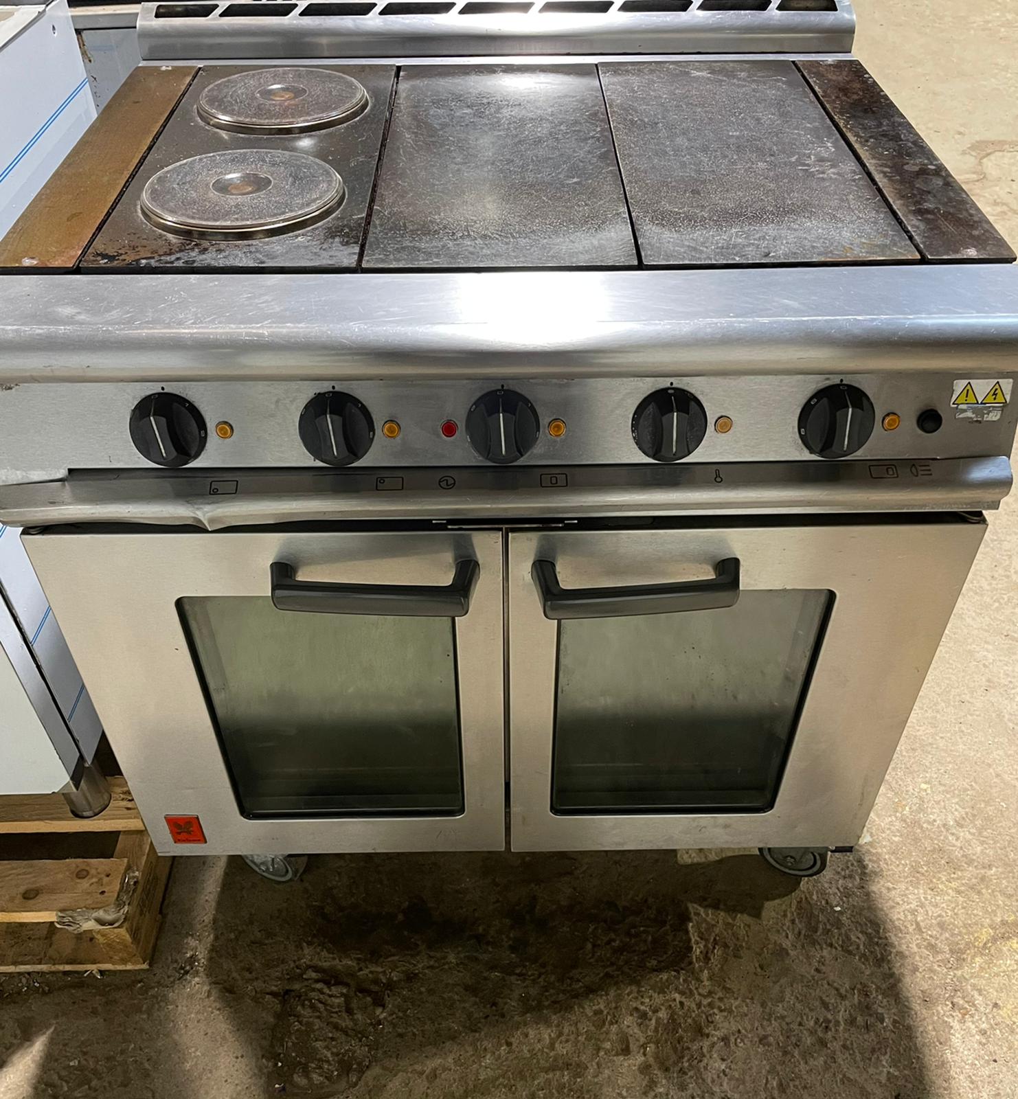 FALCON 3 Plate Electric Range with Convection Oven