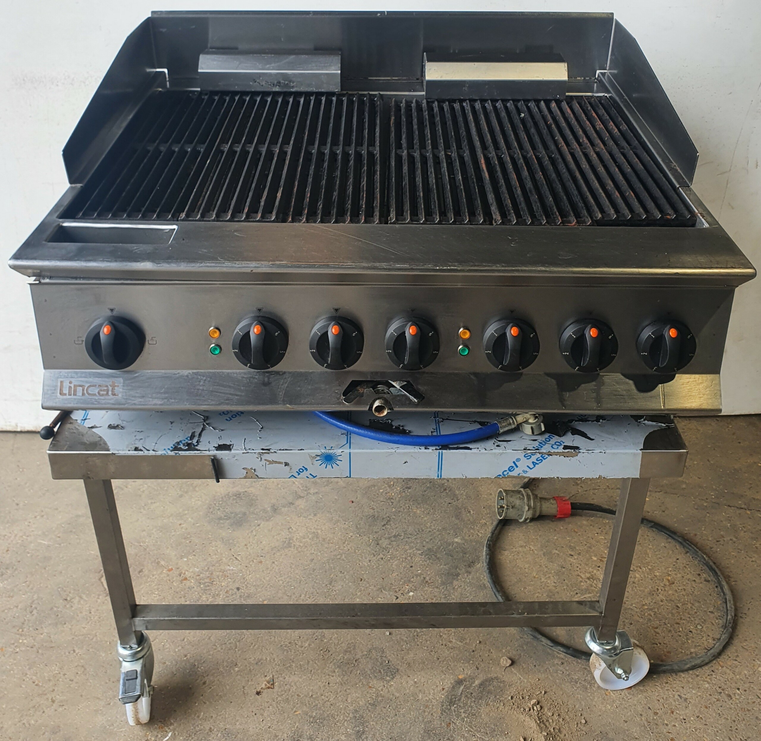 LINCAT OE8406 Electric Char Grill – immaculate condition