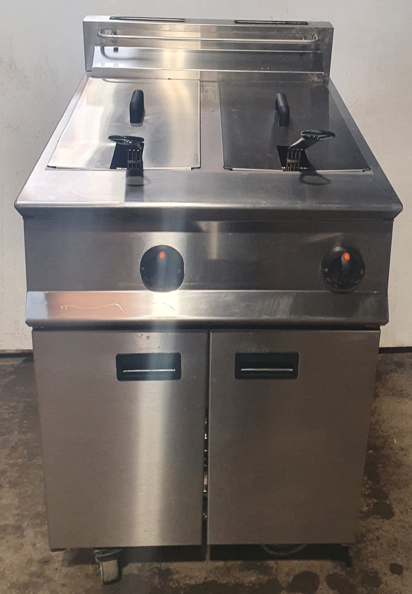 LINCAT Opus Twin Well Natural Gas Fryer. High Efficiency