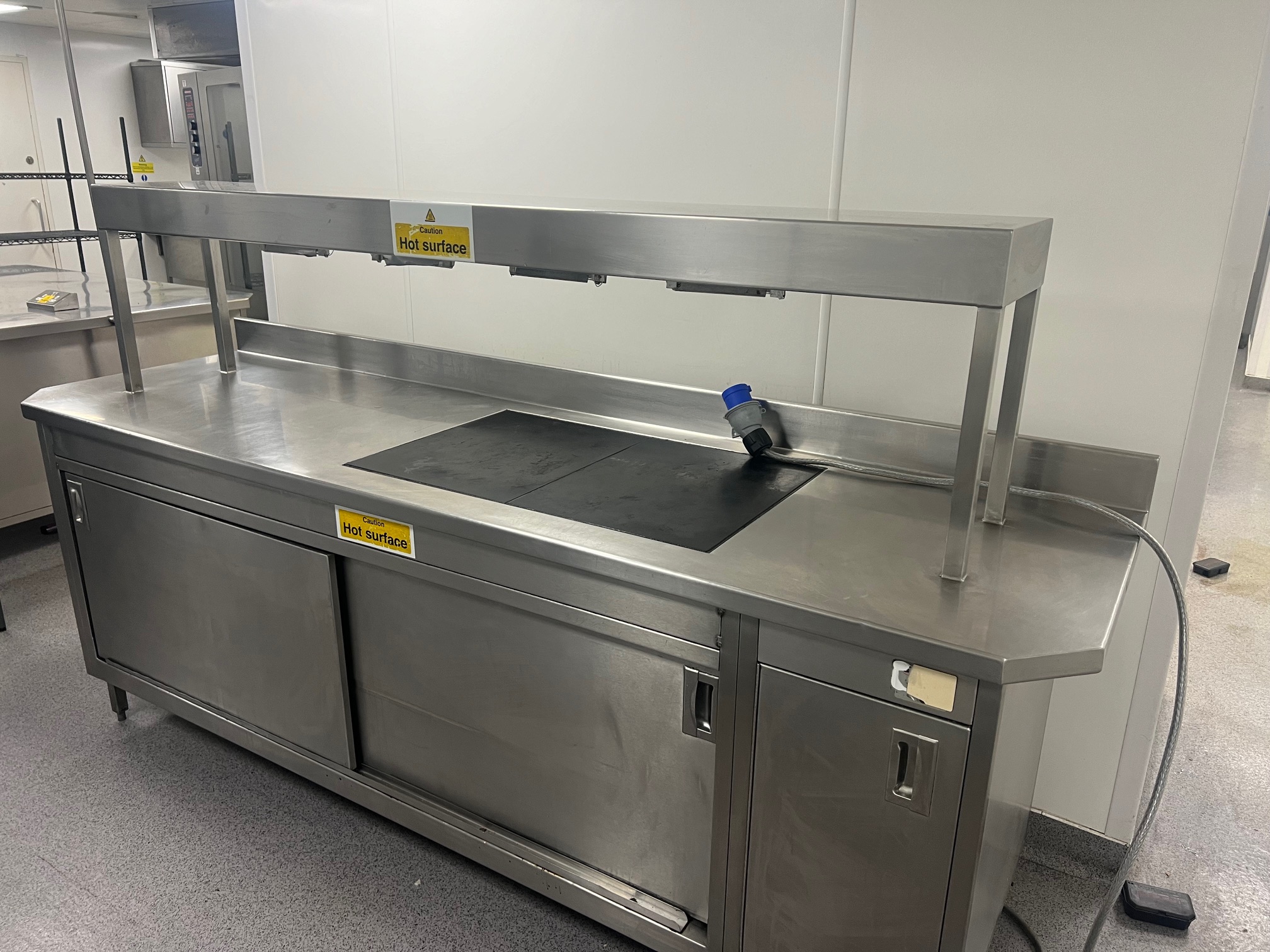 Large Chef Pass with Hot Cupboard, Heated Gantry & Heated Pad.